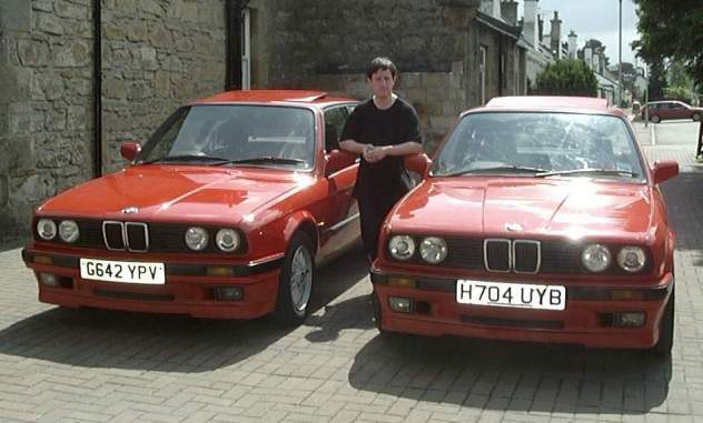 two red BMW E30 318iS