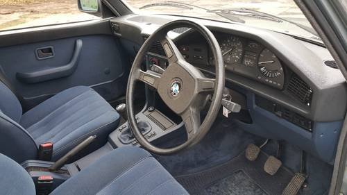 BMW E28 interior