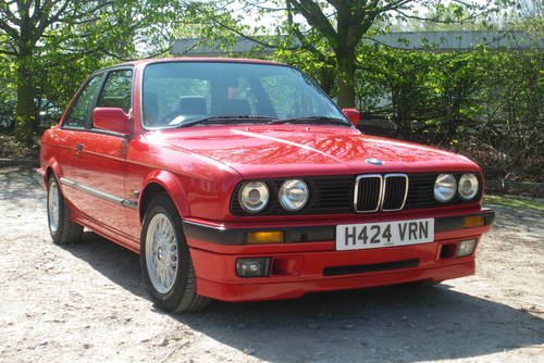 BMW E30 318iS