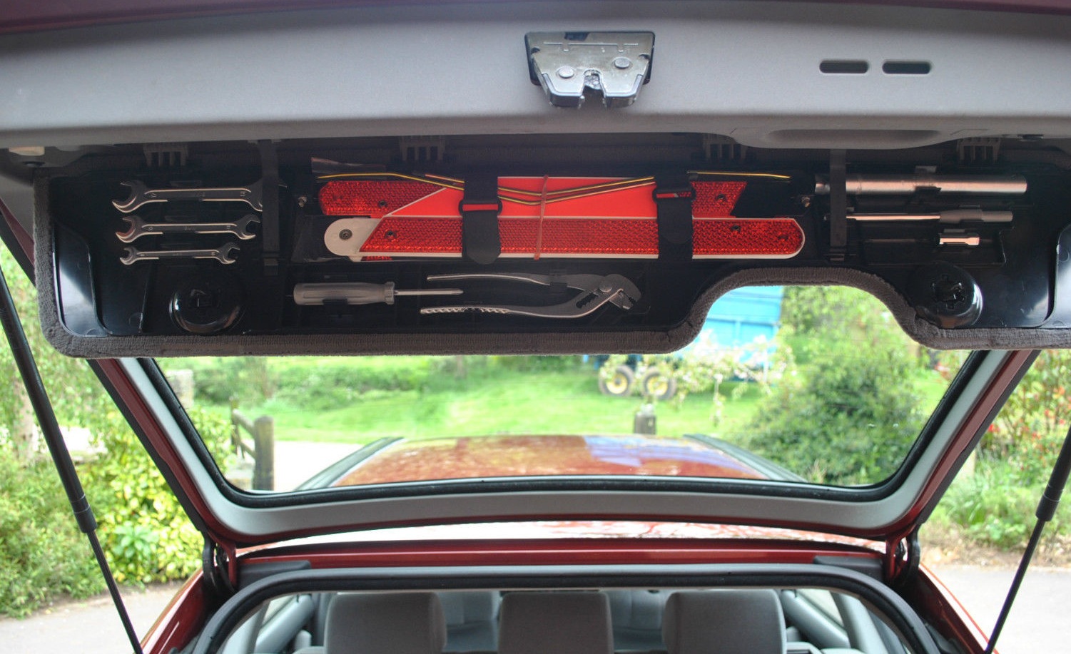 BMW E34 touring tool kit